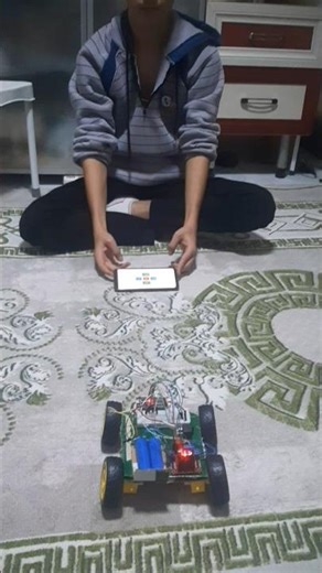 سيارة يتم التحكم بها عن بعد عبر الهاتف من تصميم وبرمجة عبد الرحمن @غفران_وإخوتها #غفران_وإخوتها