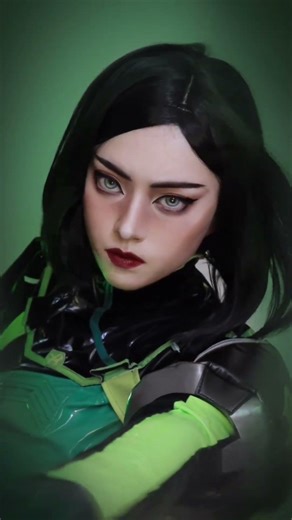 Your Personal Viper Look: Makeup Imitation with Fearless Contract Viper MakeupImitation Fe