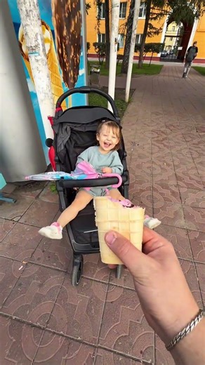 Aaaaaaaaa baby ice cream cat mode😹💕