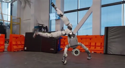 Новый трюк от робота Boston Dynamics