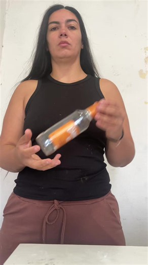 ✨ Você sabia que um objeto que muita gente jogaria no lixo pode se transformar em algo completamente diferente? 👀 Nesta primeira parte, comecei um projeto usando materiais simples que já tinha em casa. Ainda não vou revelar o resultado… mas cada detalhe está sendo preparado com muito carinho. 💙 Será que você consegue adivinhar o que isso vai virar? 🤔 Deixe seu palpite nos comentários e não perca a Parte 2! #diy #facavocemesmo #reciclagem #fyp #viral