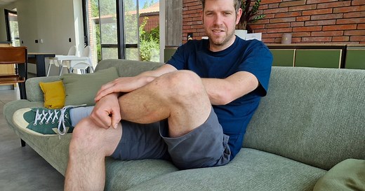 Kort na eerste theatertour heeft comedian Hans Cools (37) al nieuwe zaalshow klaarstaan: “Mijn humor is herkenbaar, maar nooit voorspelbaar”