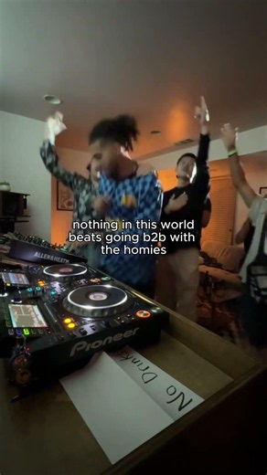 everybody loves a good b2b #dj #housemusic #ethanramos