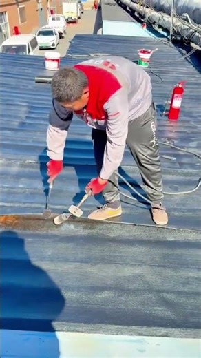 Applying Torch-On Modified Bitumen Membrane for Flat Roof Waterproofing Protection