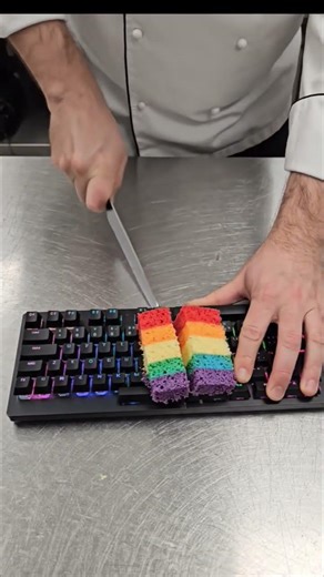 🇺🇸 This Keyboard is Breaking the Internet! (REAL or CAKE?) ⌨️🍰#keybordcake #viralvideo #trending