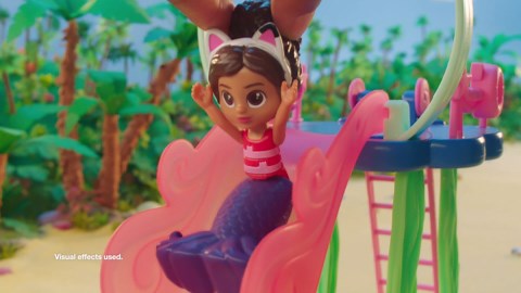 Gabby's Dollhouse, Purr-ific Pool Playset with Gabby and Mercat Figures, Color-Changing Mermaid Tails and Pool Accessories Kids Toys for Ages 3 and Up