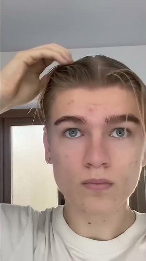 How to do a perfect wavy middle part: tutorial