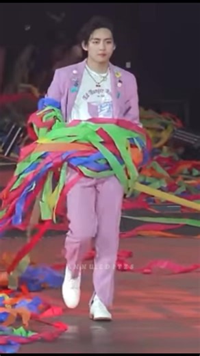 kim taehyung catwalk🐱💖🖤#v #taehyung #bts #shorts