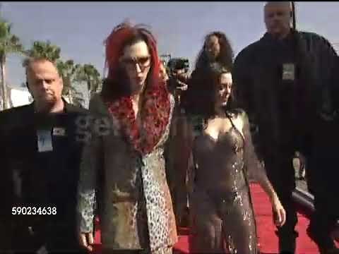 Marilyn Manson & Rose McGowan nearly naked dress 1998 MTV Video Music Awards Red Carpet