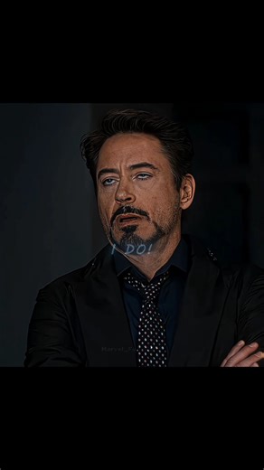 Marvel Fans Edit on Instagram: "日本利用压电瓷砖将脚步转化为电能。这些瓷砖捕捉来自你脚步的动能。当你行走时，你的重量和动作会对瓷砖产生压力。瓷砖会轻微弯曲，从而产生机械应力。瓷砖内部的压电材料将这种应力转化为电能。每一步都会产生少量电荷，而数百万步结合在一起就能产生足够的电力来驱动 LED 灯、数字显示屏和传感器。在像涩谷车站这样繁忙的地方，每天大约有 240 万个脚步为这一系统作出贡献。这些电能可以被储存或立即使用，从而减少对传统电力来源的依赖，并支持可持续的城市基础设施。这种方法将日常运动转化为实用的可再生能源 #日本 #知识 #事实 #你知道吗 #推荐 #科技 #创新 #历史 #技术 #实验 #热门"