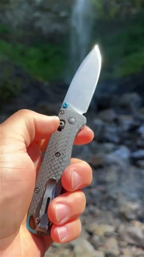 Benchmade bugout carbon fiber s90v Edc nice knife