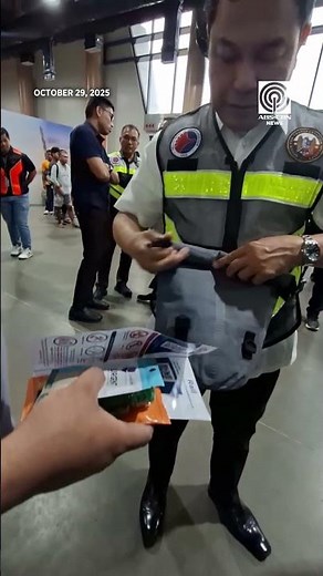 DOTr namigay ng pagkain, go-bags sa North Port Passenger Terminal | ABS-CBN News