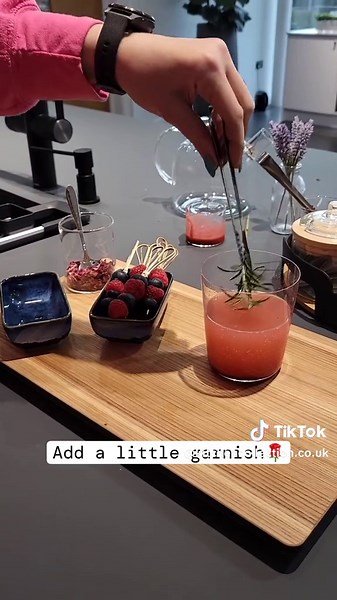 Refrescante bebida de verano con el grifo Blanco