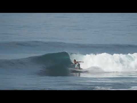 Beginner Surfer Tries Trick on a Tiny Wave! Surfing🌊