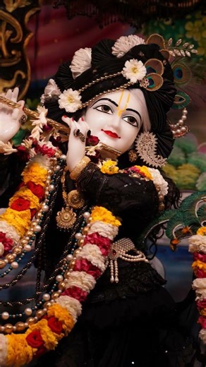 तेरे सहारे है मेरी नइय्या..🙏🙌#vrindavan #iskcon #ytshorts #krishnabhajanshorts #radha #radheshyam