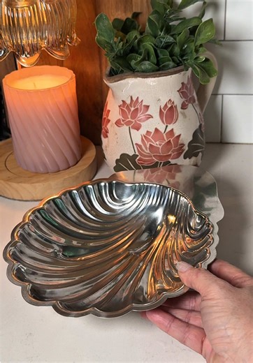 This silver shell dish was impossible to ignore ✨ #asmr #silvercleaning #beforeandafter #asmrcleaning #cleanwithme