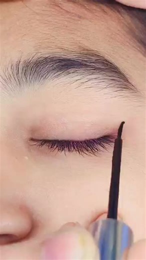 Mastering Eye Makeup: A Step-by-Step Tutorial