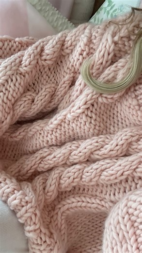 Sarah De Leeuw | My knit sweater collection 🏹🦢⭐️ #knit #chunkysweater #knitsweater #knitcollection | Instagram