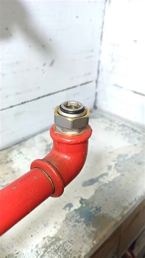 6.6K views · 23 reactions | Great DIY Plumbing Tricks! How to unscrew a stuck coupling from a pipe #diy #plumbing #tips #tricks #plumber #skills | Tips Genius | Facebook