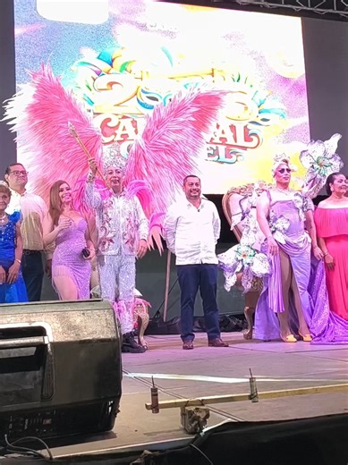 Coronación de los Reyes de la Diversidad en el Carnaval de Cardel