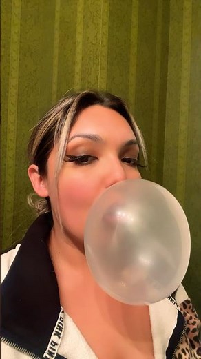 BUBBLE ASMR | blowing popping bubble gum sounds
