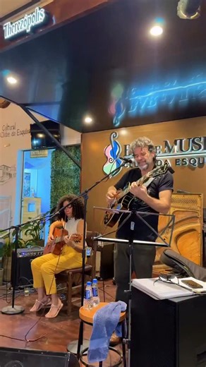 Bar do Museu Clube da Esquina on Instagram: "Deuler Andrade comemorando 10 anos do Bar e Museu Clube da Esquina. 2/12/2025. #vemproclubedaesquina #clubedaesquina #vemprobardomuseuclubedaesquina #mpb #belohorizonte"