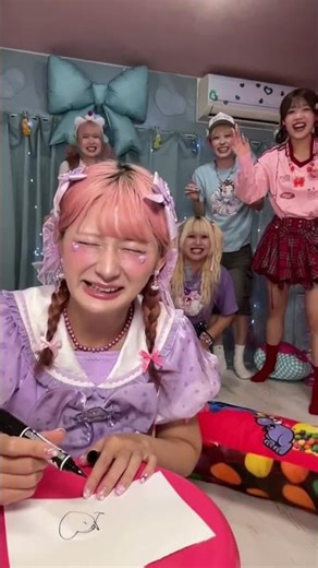 しなこにクッション投げていいのはうちらだけ！！！ #tiktok #shorts