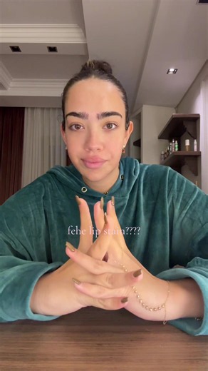 Farah Nofal lip stain — how to use lip stain correctly