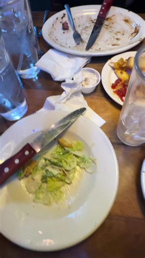 Full check or split check ??? #texasroadhouse #couples #spiltcheck #trending