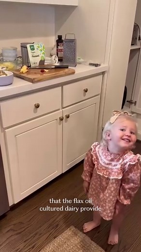 This recipe, developed by Dr. Budwig, has inspired many meals in our home! 🏠 🤍 We love using the simple combination of organic, grass-fed cultured dairy (cottage cheese or yogurt), emulsified with organic flax oil as a base for a sweet, fruity dish like this one here... or a savory version where we pour atop boiled, salted potatoes. Don’t judge before you try it! 😉 While large-scale cancer studies have yet to prove its medical benefits, Dr. Budwig’s protocol has been integrated into many anti