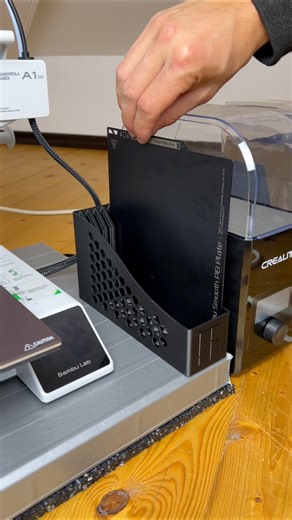 282K views · 1.4K reactions | Buildplate holder for a1 mini朗#layerworks #plate #holder #bambulaba1mini #3dprinting Makerworld model number: 463064 | LayerWorks | Facebook