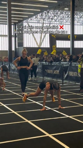 Roxane Bustone on Instagram: "🚨 Éviter la pénalité 🚨 Pour les burpees broad jumps on pense souvent aux pénalités : * si tu ne touche pas la poitrine au sol = pénalité * si tu ne sautes pas les pieds parallèles = pénalité *mordre la ligne à l’arrivée = pénalité mais j’ai pris des mètres de pénalité et ai dû refaire quelques burpees car ma partenaire n’était pas dernière moi 😬 Tu ne le sais peut-être pas mais le Rulebook Hyrox dit bien que : * Le partenaire au repos doit marcher derrière le par