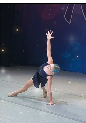 🦋 #dancecompetition #bluehair #flexibility #girldancer #teen