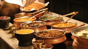 Wedding Dinner: शादी का खाना बनाएं यादगार, लिस्ट में रखें ये ट्रेंडिग फूड आइटम्स