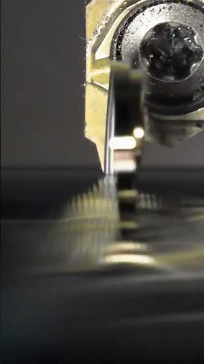 CNC Thread Turning with Chip Breaking