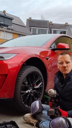Tesla wheels vs 1000Nm Lidl Parkside Impact Wrench - will it work? #Tesla #Parkside #Lidl