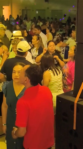 🙏 Muchas gracias a toda la gente bonita que nos acompaño bailando y disfrutando🕺💃 en la fiesta retro mas grande de todo el noroeste de México🇲🇽 la de Chester Band. Nos vemos el sábado 25 de octubre en la Halloween retro party!! 🎃 | Sonido Chester Band