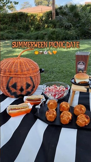 your sign to have a summerween picnic date 🎃🌭🧺🧡 #summerween #spookydate #halloweenvibes