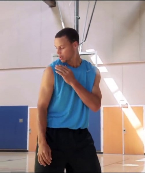 Curry 😳 #fyp #fypシ #basketball #foryoupage #nba #foryou #edits #viral #xyzbca #stephcurry #stephencurry #curry #dancing #funny