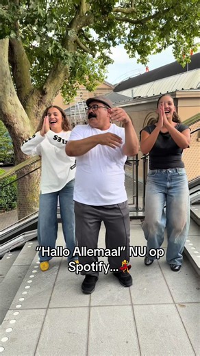 OMGGG HIJ STAAT OP SPOTIFY😱😱 @Abu Hassan I @Noer #grappig #lied #omg #halloallemaal