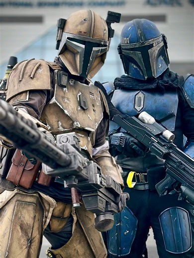 Original Mandalorian cosplay form Star wars, filmed at Megacon Live London 2026 by Comic Con News cosplayers : @kaze_vizsla and @tal_rendak video : @Murat Can Kuscu @MegaCon Live #starwars #mandalorian #cosplay #comicconnews #bobafett