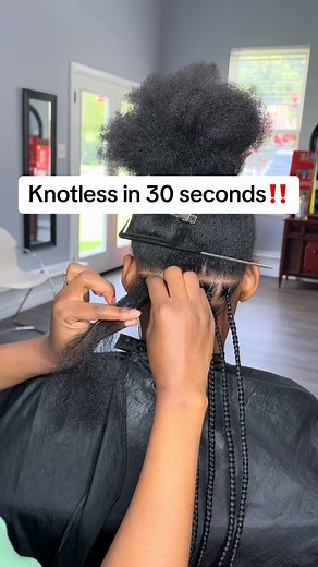 Slowed down Knotless braid tutorial‼️Once you master this method each braid should only take 30 seconds 🔥 #knotlessbraidstutorial #stitchbraids #boxbraids #tiktokbraider #rvabraider #explorepage #knotlessbraids #rvahairstylist #braidstutorial
