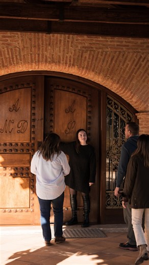 Castillo de Aresan on Instagram: "¡Recorre nuestra finca y descubre cómo elaboramos nuestros vinos! Una experiencia inmersiva que finaliza con una cata guiada de nuestros vinos. El plan perfecto para adentrarte en el corazón de La Mancha. ¡Reserva tu visita de enoturismo en Castillo de Aresan! (Bebe con moderación. Es tu responsabilidad) -. Tour our estate and discover how we make our wines! An immersive experience that ends with a guided tasting of our wines. The perfect plan to delve into the 