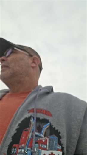 BigRed19755 (@chirsbarber1975)’s video of Flip Flop