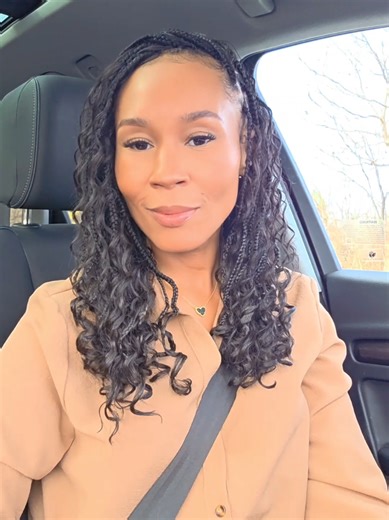 Busy Saturday...my hair took longer than I expected but I still made it to my headshot session on time! It always works out! 🖤 #minivlog #grwm