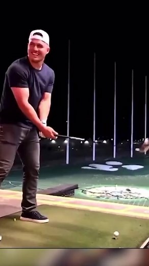 Mike Trout bomb at Top Golf #miketrout #golfswing #topgolf #bomb #golf...