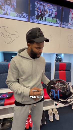 Anybody want a signed Nico Collins helmet 👀 𝐑𝐮𝐥𝐞𝐬 𝐁𝐞𝐥𝐨𝐰 for a chance to win ‼️ 1. Follow the Houston Texans. 2. Like this post. 3. RT this post. 4. Tag 3 people in the comments. | Houston Texans