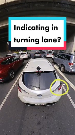 When to Indicate in a Turning Lane