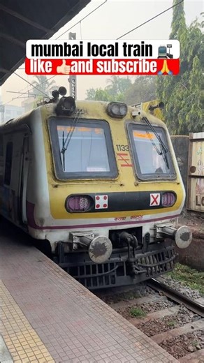 Mumbai Local Train Safar 🚆 | Life of Mumbai | Fast City Vibes #shortsvideo