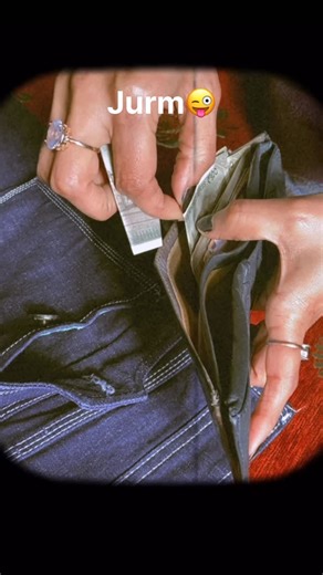 Lubnasajid Kitchen on Instagram: "ye jurm nahi hai😂😜#husbandwifecomedy #relatable #growth #fyp#viralreels"